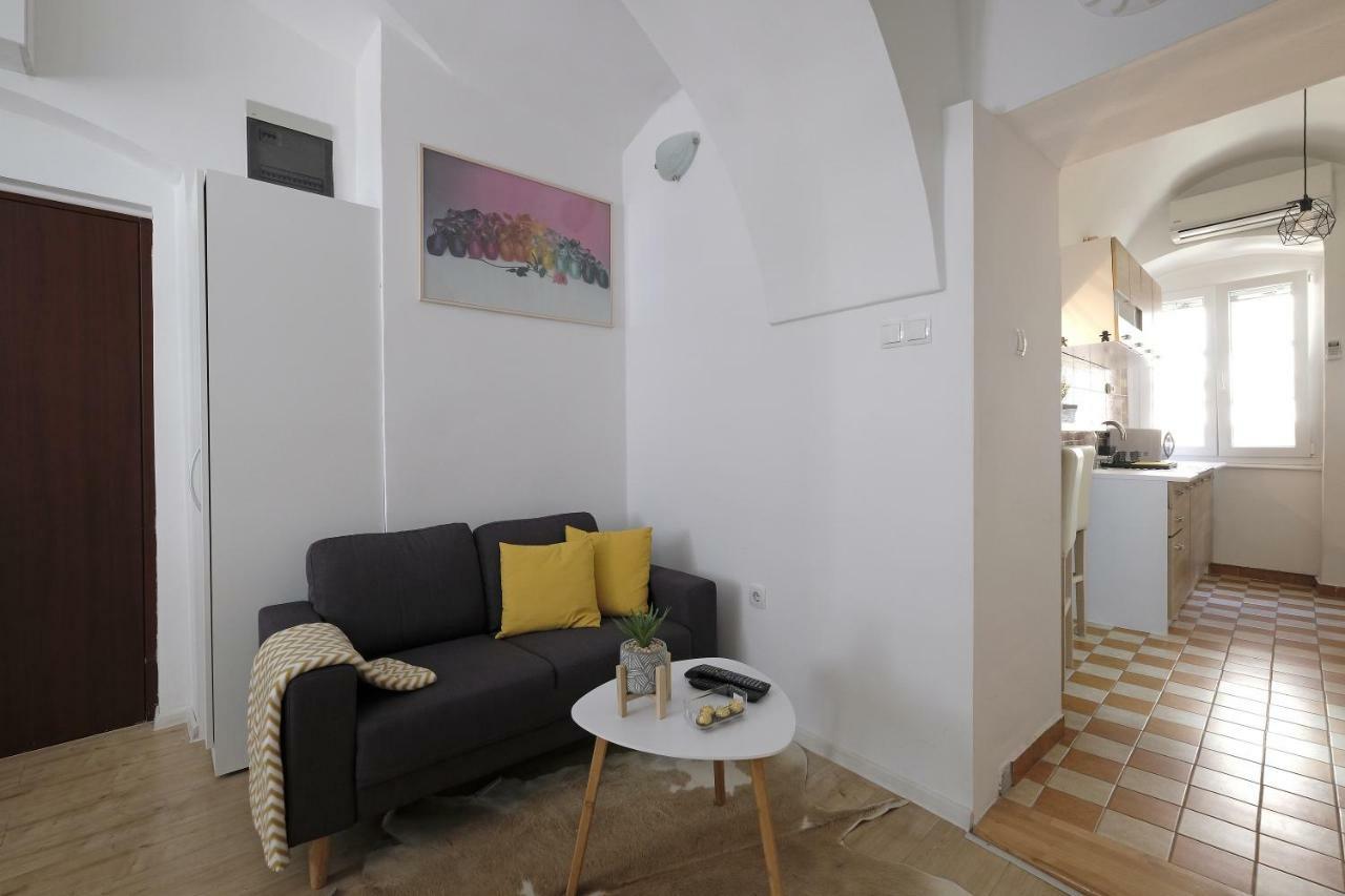 Stone Gate Apartment Zagreb Exterior photo